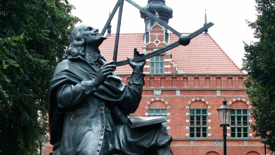 Gdańsk. Pomnik Jana Heweliusza autorstwa Jana Szczypki. Źródło: Wikipedia Commons