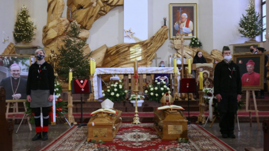 Gorzów Wielkopolski, 26.01.2021. Msza pogrzebowa biskupów Adama Dyczkowskiego i Antoniego Stankiewicza w kościele pw. Pierwszych Męczenników Polski. Fot. PAP/L. Muszyński