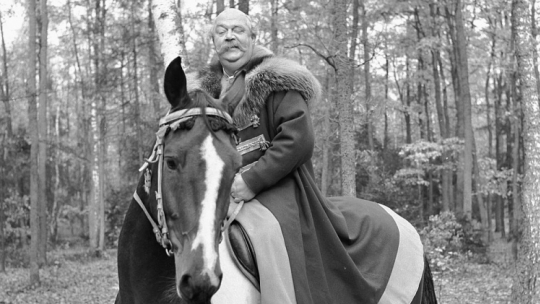 Mieczysław Pawlikowski jako Zagłoba na planie filmu „Pan Wołodyjowski” Jerzego Hoffmana. Fot. PAP/CAF/J. Gill