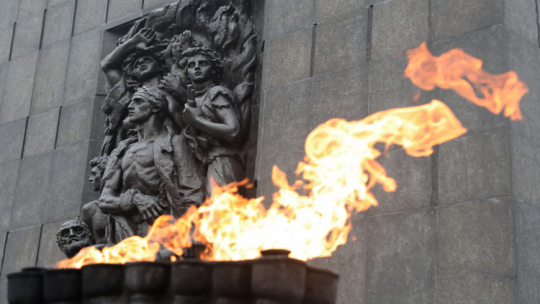 Warszawa, 27.01.2020. Pomnik Bohaterów Getta w Warszawie.  PAP/T. Gzell