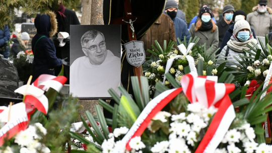 Uroczystości pogrzebowe dominikanina o. Macieja Zięby na cmentarzu św. Wawrzyńca we Wrocławiu. Fot. PAP/M. Kulczyński