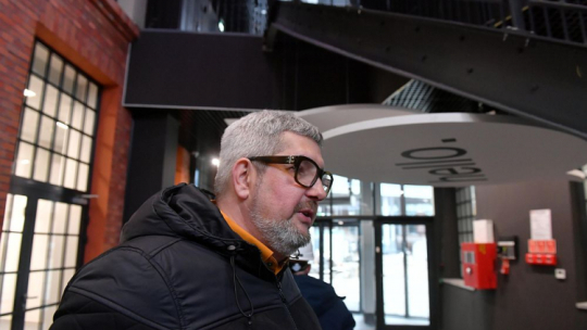 Kierownik Centrum Komiksu i Narracji Interaktywnej Adam Radoń na budowie na terenie EC1 w Łodzi. 04.02.2021. Fot. PAP/G. Michałowski