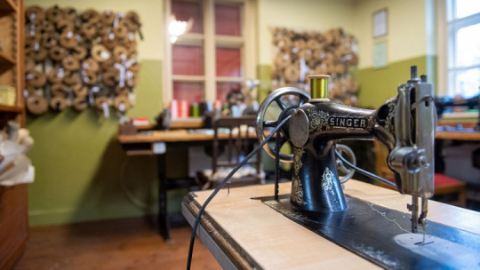 Wystawa stała „Łódzkie mikrohistorie. Ludzkie mikrohistorie” w Centralnym Muzeum Włókiennictwa w Łodzi. Fot. PAP/G. Michałowski