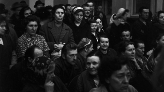 Łódź 10.02.1971. Strajk w Zakładach Przemysłu Bawełnianego im. Juliana Marchlewskiego. Fot. PAP/W. Rozmysłowicz