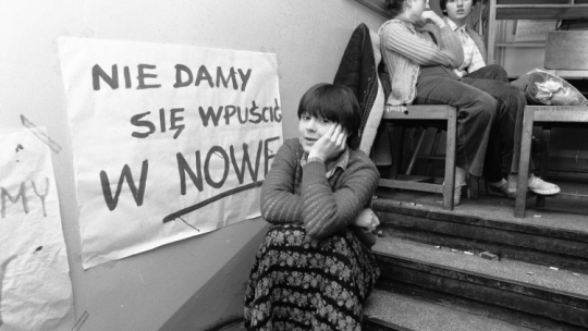  Łódź, 31.01.1981. Strajk studentów Uniwersytetu Łódzkiego. Strajkujący uczestniczyli w rozmowach z minitsrem nauki, szkolnictwa wyższego i techniki prof. Januszem Górskim.  PAP/CAF/A.