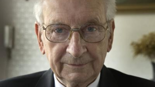 Bogdan Jastrzębski z fot. ocalonej Krystyny Geisler (Grabowskiej), jego późniejszej żony. Fot. M. Glinicki. Źródło: www.sprawiedliwi.org.pl