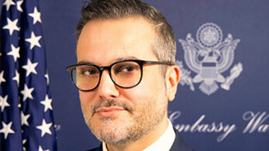 Chargé d’affaires ambasady USA w Polsce Bix Aliu. Źródło: Fot. Ambasada i Kosulat USA w Polsce