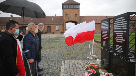 Obchody 80. rocznicy akcji wysiedlenia Polaków z Brzezinki i okolic, przeprowadzonej przez Niemców w celu utworzenia na tym terenie obózu Auschwitz II-Birkenau. Fot. PAP/Ł. Gągulski