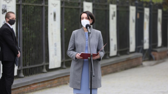 Warszawa, 05 05 2021. Wiceminister kultury i dziedzictwa narodowego prof. Magdalena Gawin podczas otwarcia wystawy „Stosunki polsko-estońskie 1918-1939 w świetle estońskich archiwaliów”. Źródło: MKDNiS/P. Czarnecki