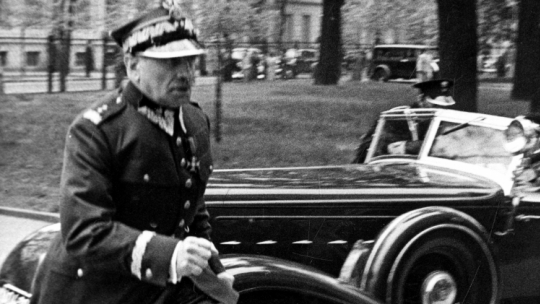 1939 r. Felicjan Sławoj Składkowski przybywa na posiedzenie Sejmu. Źródło: NAC