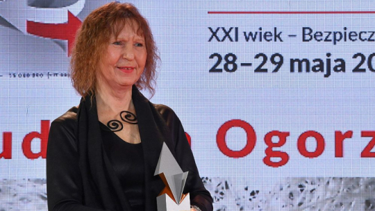 Ludwika Ogorzelec z Nagrodą im. Prezydenta Lecha Kaczyńskiego. Fot. PAP/R. Pietruszka