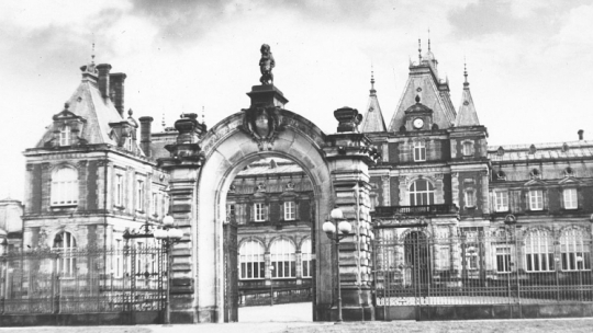 Pałac Donnersmarcków w Świerklańcu. 1918–1939. Fot. NAC