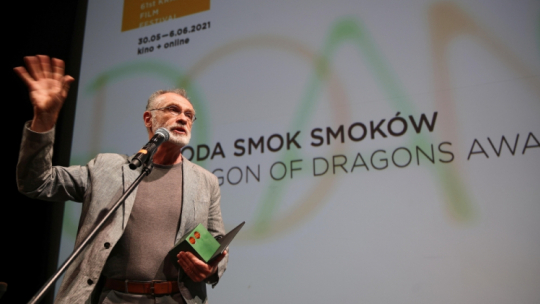Kraków, 31.05.2021. Laureat tegorocznej nagrody, reżyser Piotr Dumała podczas uroczystości wręczenia nagrody Smoka Smoków Rady Programowej Krakowskiej Fundacji Filmowej, 31 bm. w Krakowie. Nagroda jest przyznawa w ramach Krakow Film Festival, za wyjątkowy wkład w rozwój światowej kinematografii. Fot. PAP/Ł. Gągulski