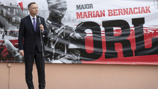 Prezydent RP Andrzej Duda podczas spotkania z mieszkańcami w Zalesiu. Fot. PAP/J. Szydłowski