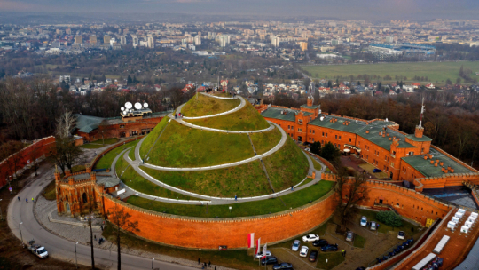 idok z lotu ptaka na Kopiec Kościuszki. Fot. PAP/Ł. Gągulski