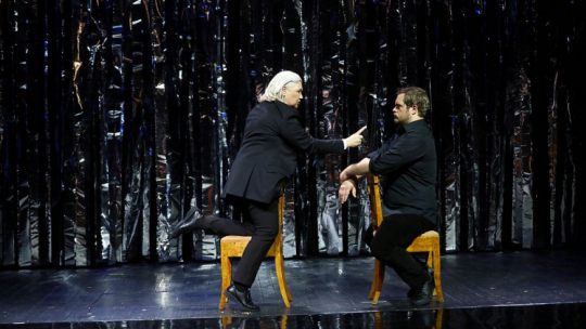 Aktorzy Dorota Nowakowska i Tomasz Schuchardt podczas próby medialnej przed premierą spektaklu „Don Juan albo Kamienna Uczta” na Scenie Głównej Teatru Ateneum w Warszawie. Fot. PAP/R. Guz