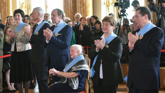 Warszawa, 03.05.2016. Irena Kirszenstein-Szewińska, Wanda Półtawska oraz Zofia Romaszewska w czasie uroczystości odznaczenia Orderem Orła Białego. Fot. PAP/R. Pietruszka