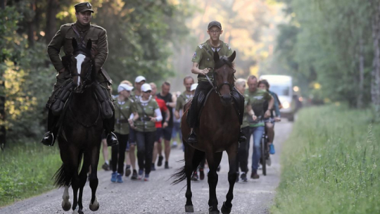 Uczestnicy II sztafetowej pielgrzymki biegowej pamięci mjr. Hubala na Jasną Górę. Fot. PAP/R. Zawistowski