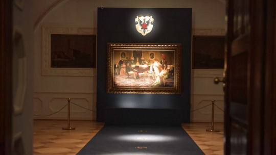 Pokaz obrazu Henryka Siemiradzkiego „Chopin w salonie księcia Antoniego Radziwiłła w roku 1829” w pałacu w Nieborowie. Fot. PAP/G. Michałowski