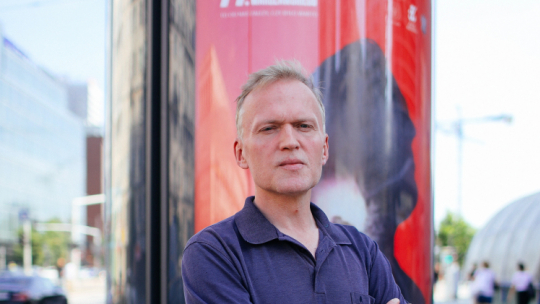 Varsavianista i redaktor naczelny PortalWarszawski.com.pl Daniel Echaust podczas sesji zdjęciowej dla PAP. Fot. PAP/A. Zawada