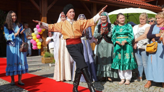 Tatarskie święto Sabantuj w Kruszynianach. 2019 r. Fot. PAP/A. Reszko
