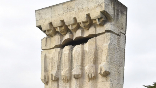 Pomnik Ofiar Obozu Koncentracyjnego w Płaszowie. Fot. PAP/J. Bednarczyk