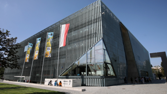 Siedziba Muzeum Historii Żydów Polskich Polin. Fot. PAP/L. Szymański