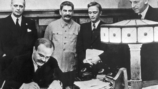 Podpisanie paktu Ribbentrop-Mołotow. Moskwa, 23.08.1939. Fot. PAP/DPA