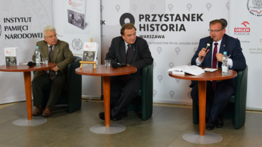 Dyskusja wokół książki „Osobista historia Porozumienia Centrum. U źródeł PiS”. Źródło: UdSKiOR