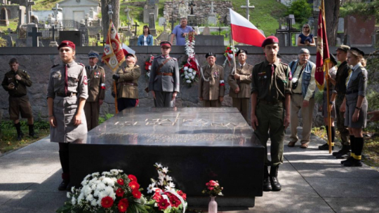 Uroczystości przed grobem matki i serca Marszałka Józefa Piłsudskiego na Cmentarzu Na Rossie w Wilnie z okazji Święta Wojska Polskiego. 15.08.2021. Fot. PAP/V. Doveiko