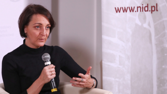 Warszawa, 21.09.2021. Wiceminister kultury, dziedzictwa narodowego i sportu Magdalena Gawin podczas konferencji prasowej, 21 bm. w Centrum Prasowym Foksal w Warszawie. Spotkanie poświęcone było kampanii społecznej Krajobraz Mojego Miasta, organizowanej przez Narodowy Instytut Dziedzictwa. Fot. PAP/T. Gzell