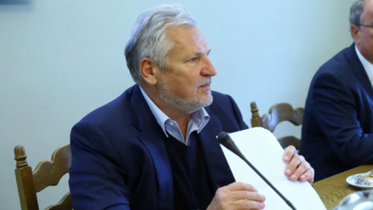 Warszawa, 14.09.2021. Były prezydent RP Aleksander Kwaśniewski podczas spotkania upamiętniającego 80. rocznicę zbrodni w Babim Jarze,  w Sejmie w Warszawie. Fot. PAP/R. Guz 