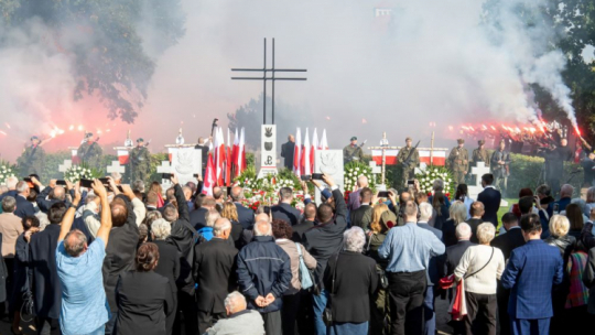 Uroczystości pogrzebowe Żołnierzy Niezłomnych: st. sierż. Ludwika Augustyniaka ps. Cygan, st. sierż. Floriana Dutkiewicza ps. Jawor, por. Tadeusza Antoniego Ośko ps. Sęp oraz Zbigniewa Rostka ps. Piotr na cmentarzu komunalnym w Bydgoszczy. Fot. PAP/T. Żmijewski