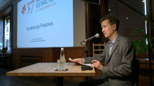 Warszawa, 22.09.2021. Dyrektor Warszawskiego Międzynarodowego Festiwalu Filmowego - Stefan Laudyn podczas konferencji prasowej dotyczącej 37. edycji festiwalu, 22 bm. w Cafe Kulturalna w Warszawie. Fot. PAP/M. Obara