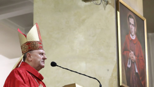 Warszawa, 19.10.2021. Biskup senior diecezji drohiczyńskiej Tadeusz Pikus podczas mszy świętej w 37. rocznicę męczeńskiej śmierci bł. ks. Jerzego Popiełuszki, w kościele św. Stanisława Kostki w Warszawie. Fot. PAP/T. Gzell