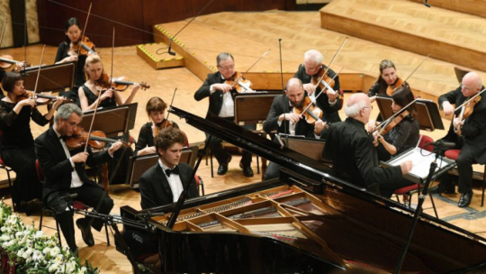 Pianista Szymon Nehring. Fot. PAP/R. Pietruszka