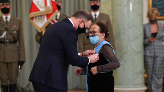 Obchody Święta Niepodległości. Prezydent RP Andrzej Duda (L) oraz odznaczona Orderem Orła Białego Joanna Duda-Gwiazda (P). Warszawa, 11.11.2021. Fot. PAP/R. Pietruszka