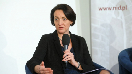 Warszawa, 22.11.2021. Podsekretarz stanu w Ministerstwie Kultury i Dziedzictwa Narodowego, Generalny Konserwator Zabytków Magdalena Gawin podczas konferencji prasowej, poświęconej konkursom „Zabytek zadbany” i „Samorząd dla dziedzictwa”, organizowanej przez Narodowy Instytut Dziedzictwa w Centrum Prasowym Foksal w Warszawie. Fot. PAP/R. Guz