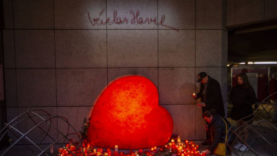 Upamiętnienie 10. rocznicy śmierci Václava Havla. Praga, 18.12.2021. Fot. PAP/EPA