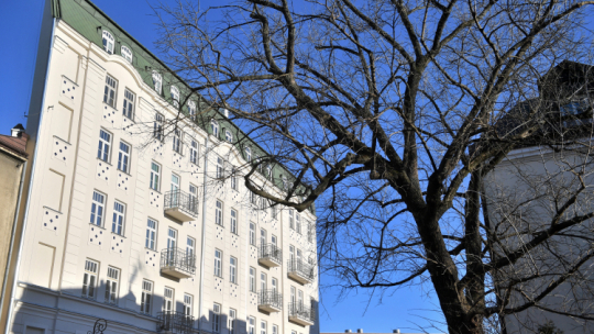 Nowo odtworzona elewacja kamienicy przy ul. Floriańskiej 8 na warszawskiej Pradze Północ. Fot. PAP/R. Pietruszka