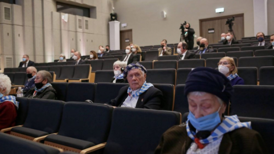Uroczyste obchody 77. rocznicy wyzwolenia niemieckiego nazistowskiego obozu koncentracyjnego i zagłady Auschwitz-Birkenau, 27 bm. w Międzynarodowym Centrum Edukacji o Auschwitz i Holokauście Państwowego Muzeum Auschwitz-Birkenau w Oświęcimiu. Fot. PAP/Z. Meissner