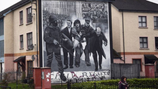 Mural upamiętniający „krwawą niedzielę”. Fot. PAP/EPA