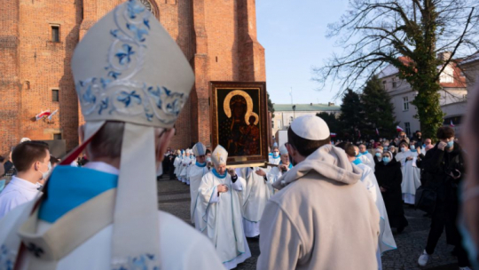 Centralne uroczystości pożegnania kopii Ikony Jasnogórskiej przed Katedrą Poznańską, 09.01.2022. Fot. PAP/J. Kaczmarczyk