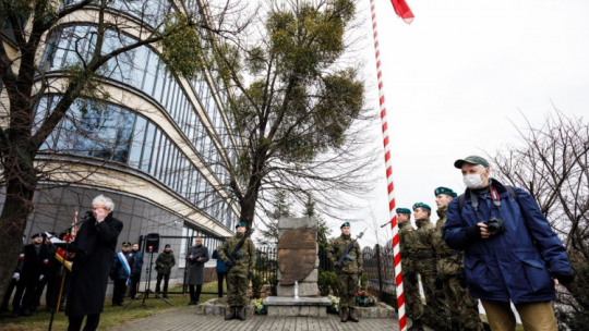 Uroczyste obchody 80. rocznicy akcji Bollwerk przy pomniku pomniku upamiętniającym wydarzenie w Poznaniu. Fot. PAP/M. Zakrzewski