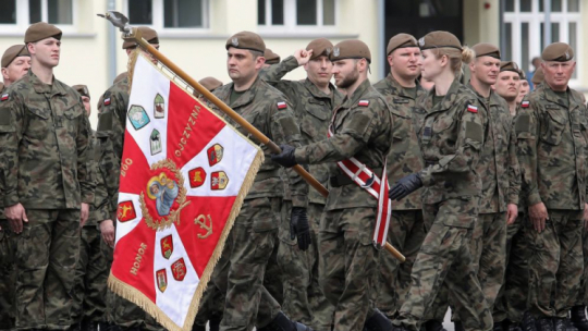 Podlascy terytorialsi otrzymali sztandar Okręgu Białystok Światowego Związku Żołnierzy AK podczas święta 1 Podlaskiej Brygady Obrony Terytorialnej. Białystok, 21.05.2019. Fot. PAP/A. Reszko