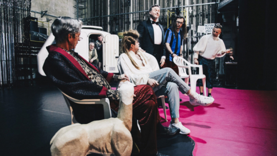 Zdjęcie z próby spektaklu. Fot. P. Wojciechowski. Źródło: www.teatrzaglebia.pl