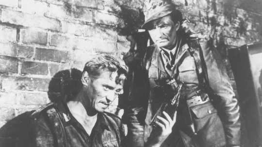  Emil Karewicz i Wieńczysław Gliński w filmie "Kanał" w reż. Andrzeja Wajdy. Fot. PAP-reprodukcja