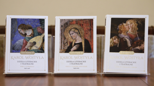 Prezentacja trzeciego i ostatniego tomu "Dzieł literackich i teatralnych Karola Wojtyły – Jana Pawła II". Fot. PAP/T. Gzell