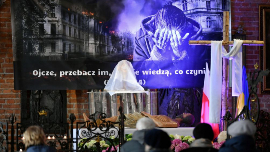 Grób Pański w parafii pw. św. Brygidy w Gdańsku. 16.04.2022. Fot. PAP/A. Warżawa