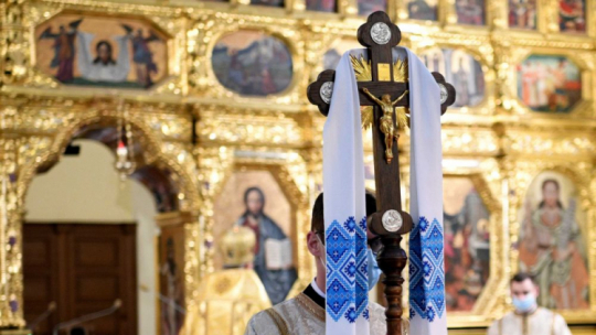 Poranna liturgia w greckokatolickim soborze archikatedralnym w Przemyślu – wierni Kościołów wschodnich obchodzą Wielkanoc. Fot. PAP/D. Delmanowicz
